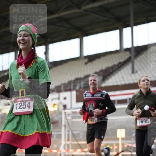 07.12.2025 - St. Pauli X-Mass-Run No. 15 Patografie http://msf.ph/oto/9367248 07.12.2025 11:04:08 Ziel 126, 215, 216, 222, 285, 305, 432, 734, 764, 1200, 1252, 1254, 1401, 1695, 1854, 1856 meine-sportfotos.de