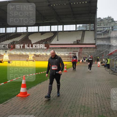07.12.2025 - St. Pauli X-Mass-Run No. 15 Fabian Wolf http://msf.ph/oto/9367253 07.12.2025 10:22:56 Ziel 794, 2638, 3780, 4287, 4407, 4411, 4419, 4509, 4539 meine-sportfotos.de