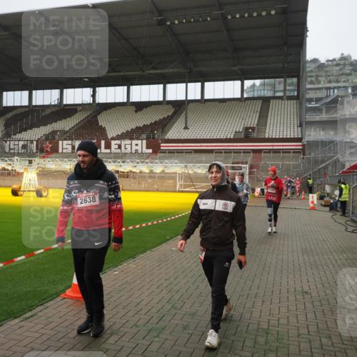 07.12.2025 - St. Pauli X-Mass-Run No. 15 Fabian Wolf http://msf.ph/oto/9367281 07.12.2025 10:23:03 Ziel 1996, 2123, 2304, 2638, 3780, 4287 meine-sportfotos.de