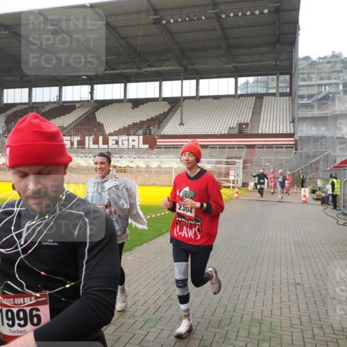 07.12.2025 - St. Pauli X-Mass-Run No. 15 Fabian Wolf http://msf.ph/oto/9367291 07.12.2025 10:23:06 Ziel 1996, 2123, 2304, 2508, 2511, 2638, 3078, 3079 meine-sportfotos.de