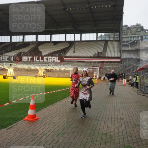 07.12.2025 - St. Pauli X-Mass-Run No. 15 Fabian Wolf http://msf.ph/oto/9367318 07.12.2025 10:23:23 Ziel 2508, 2511, 3052, 3078, 3079, 4005, 4141, 4458 meine-sportfotos.de