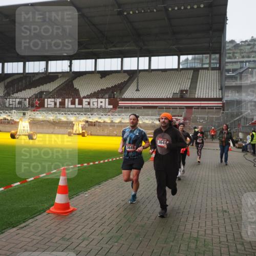 07.12.2025 - St. Pauli X-Mass-Run No. 15 Fabian Wolf http://msf.ph/oto/9367335 07.12.2025 10:23:36 Ziel 638, 3539, 3644, 3649, 3887, 3890, 4005, 4141, 4145, 4458, 4549 meine-sportfotos.de