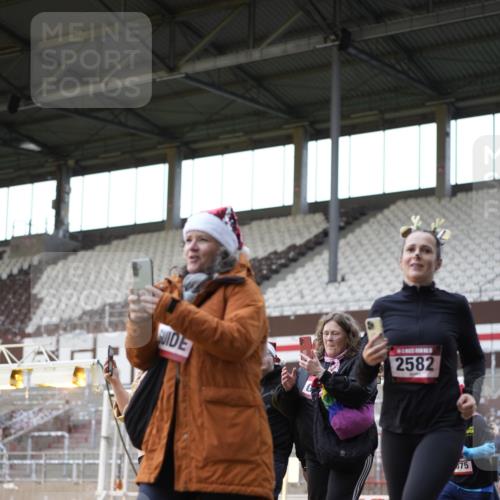 07.12.2025 - St. Pauli X-Mass-Run No. 15 Patografie http://msf.ph/oto/9367346 07.12.2025 10:50:21 Ziel 2250, 2460, 2582, 2583, 2584, 3287, 3291, 4075, 4110, 4111, 4756, 4757, 4759 meine-sportfotos.de