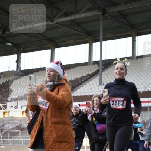 07.12.2025 - St. Pauli X-Mass-Run No. 15 Patografie http://msf.ph/oto/9367347 07.12.2025 10:50:21 Ziel 2250, 2460, 2582, 2583, 2584, 3287, 3291, 4075, 4110, 4111, 4756, 4757, 4759 meine-sportfotos.de