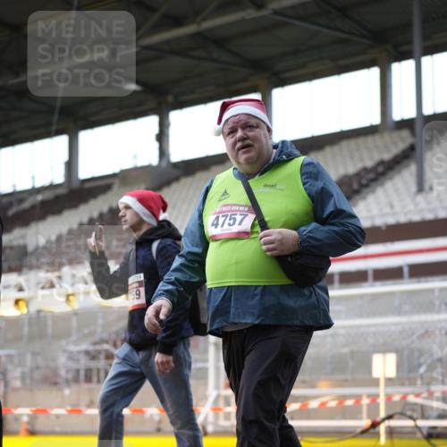 07.12.2025 - St. Pauli X-Mass-Run No. 15 Patografie http://msf.ph/oto/9367352 07.12.2025 10:50:23 Ziel 2250, 2460, 2582, 2583, 2584, 3287, 3291, 4075, 4110, 4111, 4756, 4757, 4759 meine-sportfotos.de