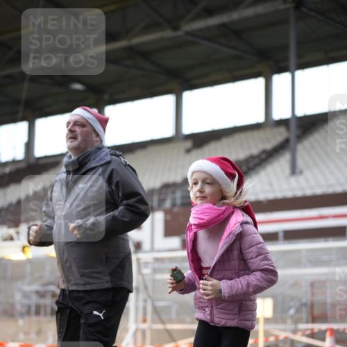 07.12.2025 - St. Pauli X-Mass-Run No. 15 Patografie http://msf.ph/oto/9367362 07.12.2025 10:50:30 Ziel 1726, 1729, 1730, 2250, 2460, 2582, 2583, 2584, 3287, 3291, 3368, 4075, 4110, 4111, 4756, 4757, 4759 meine-sportfotos.de