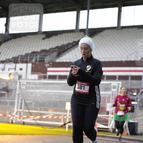 07.12.2025 - St. Pauli X-Mass-Run No. 15 Patografie http://msf.ph/oto/9367382 07.12.2025 10:50:46 Ziel 249, 381, 564, 1726, 1729, 1730, 2737, 2738, 2763, 4535, 4537, 4760, 4881 meine-sportfotos.de