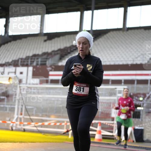 07.12.2025 - St. Pauli X-Mass-Run No. 15 Patografie http://msf.ph/oto/9367383 07.12.2025 10:50:46 Ziel 249, 381, 564, 1726, 1729, 1730, 2737, 2738, 2763, 4535, 4537, 4760, 4881 meine-sportfotos.de