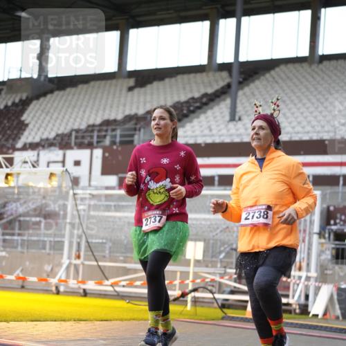 07.12.2025 - St. Pauli X-Mass-Run No. 15 Patografie http://msf.ph/oto/9367384 07.12.2025 10:50:48 Ziel 249, 381, 564, 769, 1726, 1729, 1730, 2737, 2738, 2763, 4535, 4537, 4760, 4881 meine-sportfotos.de