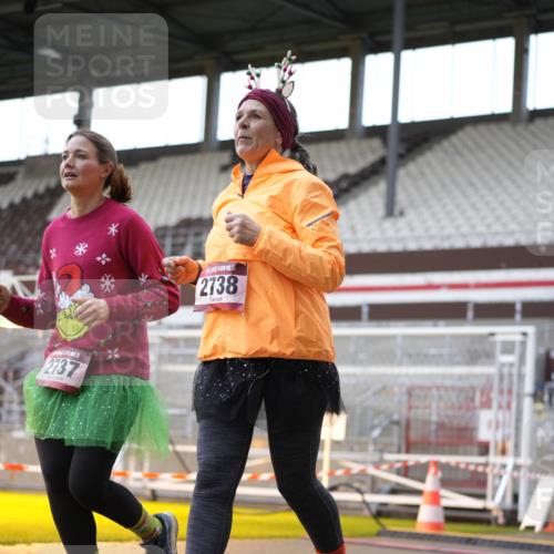 07.12.2025 - St. Pauli X-Mass-Run No. 15 Patografie http://msf.ph/oto/9367386 07.12.2025 10:50:48 Ziel 249, 381, 564, 769, 1726, 1729, 1730, 2737, 2738, 2763, 4535, 4537, 4760, 4881 meine-sportfotos.de
