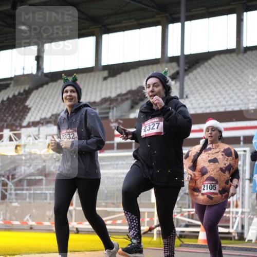 07.12.2025 - St. Pauli X-Mass-Run No. 15 Patografie http://msf.ph/oto/9367408 07.12.2025 10:51:31 Ziel 275, 1047, 2103, 2105, 2327, 2332, 2553, 2642, 2643, 2674, 2959, 4862 meine-sportfotos.de