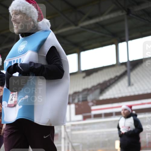 07.12.2025 - St. Pauli X-Mass-Run No. 15 Patografie http://msf.ph/oto/9367413 07.12.2025 10:51:33 Ziel 275, 1047, 2103, 2105, 2327, 2332, 2553, 2642, 2643, 2674, 2959, 4862 meine-sportfotos.de