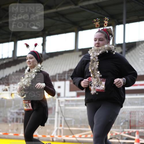 07.12.2025 - St. Pauli X-Mass-Run No. 15 Patografie http://msf.ph/oto/9367441 07.12.2025 10:51:59 Ziel 1964, 1982, 1984, 2165, 2287, 2289, 2592, 2593, 2607, 2661, 2836, 2837, 4550, 4865, 4879, 4880 meine-sportfotos.de