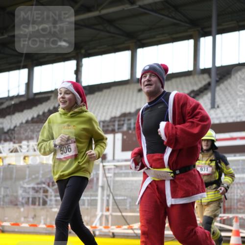 07.12.2025 - St. Pauli X-Mass-Run No. 15 Patografie http://msf.ph/oto/9367460 07.12.2025 10:52:11 Ziel 27, 499, 506, 654, 931, 1098, 2592, 2661, 4797, 4864, 4865, 4866, 4879, 4880 meine-sportfotos.de