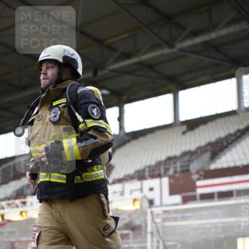 07.12.2025 - St. Pauli X-Mass-Run No. 15 Patografie http://msf.ph/oto/9367465 07.12.2025 10:52:13 Ziel 27, 499, 506, 654, 931, 1098, 2661, 4797, 4864, 4865, 4866, 4879, 4880, 4882 meine-sportfotos.de