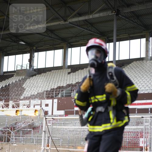 07.12.2025 - St. Pauli X-Mass-Run No. 15 Patografie http://msf.ph/oto/9367475 07.12.2025 10:52:42 Ziel 176, 262, 1305, 4859 meine-sportfotos.de