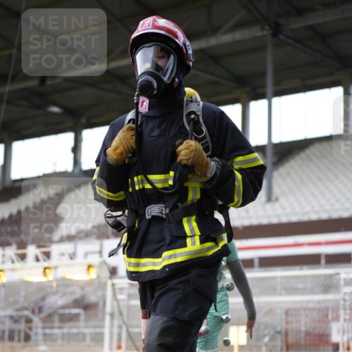 07.12.2025 - St. Pauli X-Mass-Run No. 15 Patografie http://msf.ph/oto/9367477 07.12.2025 10:52:43 Ziel 176, 262, 1305, 4859 meine-sportfotos.de