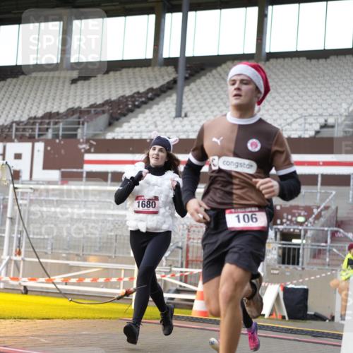07.12.2025 - St. Pauli X-Mass-Run No. 15 Patografie http://msf.ph/oto/9367500 07.12.2025 10:53:25 Ziel 106, 546, 1679, 1680, 1681, 1682, 1683, 3128 meine-sportfotos.de