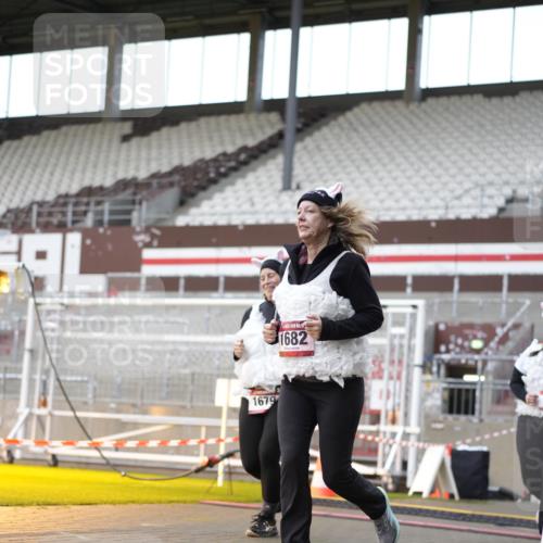 07.12.2025 - St. Pauli X-Mass-Run No. 15 Patografie http://msf.ph/oto/9367505 07.12.2025 10:53:29 Ziel 106, 546, 1679, 1680, 1681, 1682, 1683 meine-sportfotos.de