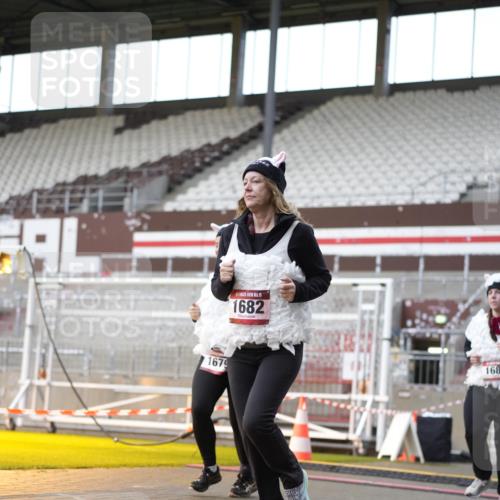 07.12.2025 - St. Pauli X-Mass-Run No. 15 Patografie http://msf.ph/oto/9367506 07.12.2025 10:53:29 Ziel 106, 546, 1679, 1680, 1681, 1682, 1683 meine-sportfotos.de