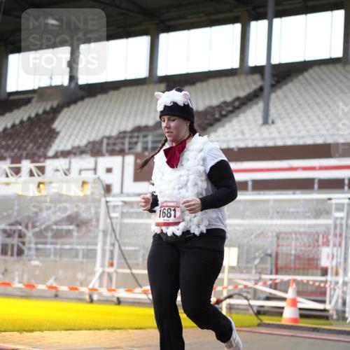 07.12.2025 - St. Pauli X-Mass-Run No. 15 Patografie http://msf.ph/oto/9367509 07.12.2025 10:53:31 Ziel 106, 546, 1679, 1680, 1681, 1682, 1683 meine-sportfotos.de