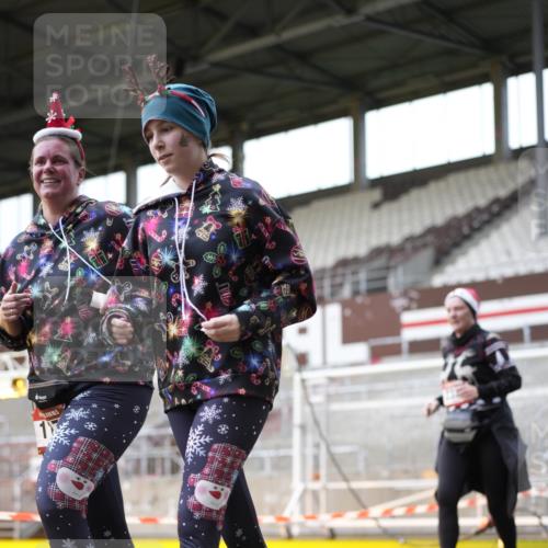 07.12.2025 - St. Pauli X-Mass-Run No. 15 Patografie http://msf.ph/oto/9367526 07.12.2025 10:54:29 Ziel 656, 1177, 1489, 2286, 2328, 2358, 2360, 2832, 3391, 3437 meine-sportfotos.de