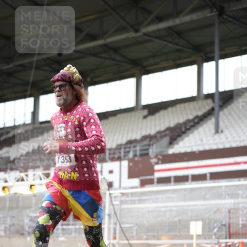 07.12.2025 - St. Pauli X-Mass-Run No. 15 Patografie http://msf.ph/oto/9367538 07.12.2025 10:54:50 Ziel 692, 1393 meine-sportfotos.de