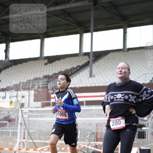 07.12.2025 - St. Pauli X-Mass-Run No. 15 Patografie http://msf.ph/oto/9367593 07.12.2025 10:57:05 Ziel 280, 566, 763, 1097, 1099, 3064, 3067, 3275, 4799 meine-sportfotos.de