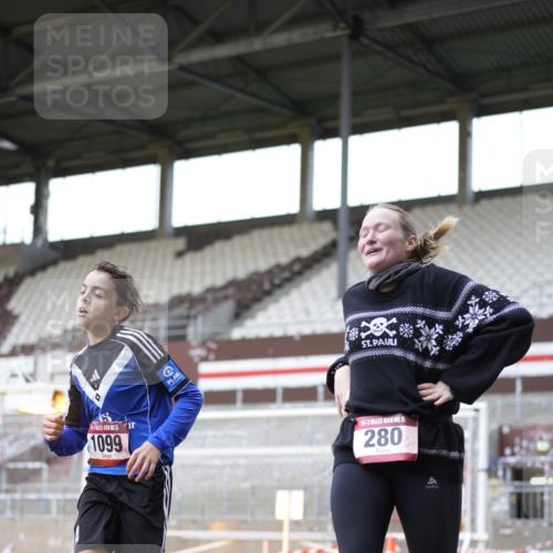 07.12.2025 - St. Pauli X-Mass-Run No. 15 Patografie http://msf.ph/oto/9367595 07.12.2025 10:57:05 Ziel 280, 566, 763, 1097, 1099, 3064, 3067, 3275, 4799 meine-sportfotos.de