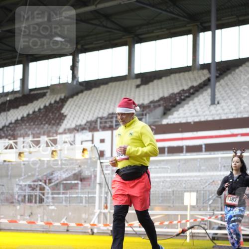07.12.2025 - St. Pauli X-Mass-Run No. 15 Patografie http://msf.ph/oto/9367600 07.12.2025 10:57:12 Ziel 130, 251, 280, 773, 1097, 1099, 1387, 2290, 2296, 2297, 2298, 2665, 3064, 3067 meine-sportfotos.de