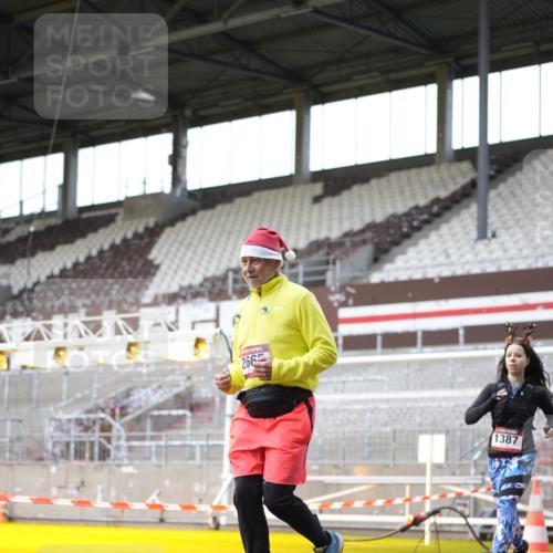 07.12.2025 - St. Pauli X-Mass-Run No. 15 Patografie http://msf.ph/oto/9367601 07.12.2025 10:57:12 Ziel 130, 251, 280, 773, 1097, 1099, 1387, 2290, 2296, 2297, 2298, 2665, 3064, 3067 meine-sportfotos.de