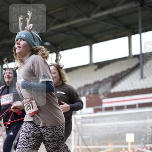07.12.2025 - St. Pauli X-Mass-Run No. 15 Patografie http://msf.ph/oto/9367612 07.12.2025 10:57:17 Ziel 130, 251, 280, 773, 994, 1097, 1099, 1387, 2290, 2296, 2297, 2298, 2665, 3064, 3067 meine-sportfotos.de