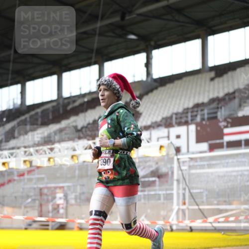 07.12.2025 - St. Pauli X-Mass-Run No. 15 Patografie http://msf.ph/oto/9367620 07.12.2025 10:57:40 Ziel 170, 324, 1213, 1390 meine-sportfotos.de