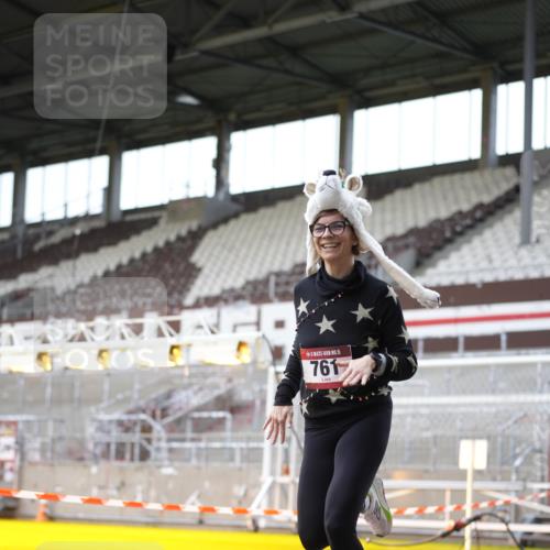 07.12.2025 - St. Pauli X-Mass-Run No. 15 Patografie http://msf.ph/oto/9367632 07.12.2025 10:58:05 Ziel 43, 75, 234, 761, 1690 meine-sportfotos.de
