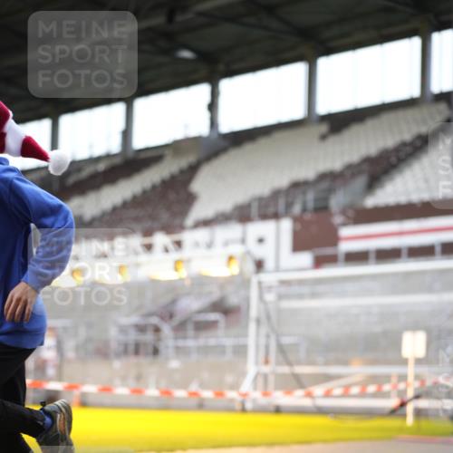 07.12.2025 - St. Pauli X-Mass-Run No. 15 Patografie http://msf.ph/oto/9367669 07.12.2025 10:59:06 Ziel 242, 582, 1508, 2503, 2772 meine-sportfotos.de