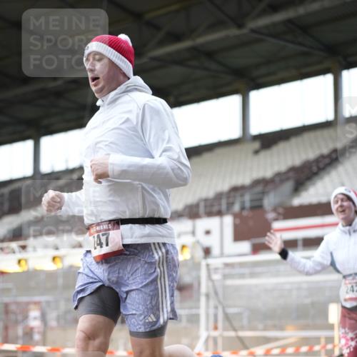 07.12.2025 - St. Pauli X-Mass-Run No. 15 Patografie http://msf.ph/oto/9367670 07.12.2025 10:59:07 Ziel 242, 582, 1508, 2503, 2772 meine-sportfotos.de