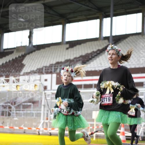 07.12.2025 - St. Pauli X-Mass-Run No. 15 Patografie http://msf.ph/oto/9367676 07.12.2025 10:59:14 Ziel 242, 2503, 2719, 2720, 2721, 2727, 2772 meine-sportfotos.de