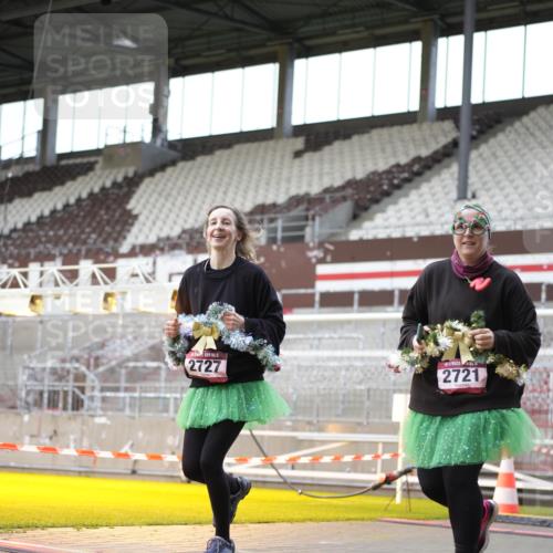 07.12.2025 - St. Pauli X-Mass-Run No. 15 Patografie http://msf.ph/oto/9367678 07.12.2025 10:59:15 Ziel 242, 2503, 2719, 2720, 2721, 2727, 2772 meine-sportfotos.de