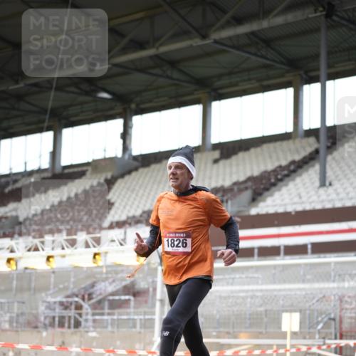 07.12.2025 - St. Pauli X-Mass-Run No. 15 Patografie http://msf.ph/oto/9367682 07.12.2025 10:59:23 Ziel 1826, 2719, 2720, 2721, 2727 meine-sportfotos.de