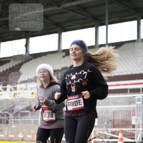 07.12.2025 - St. Pauli X-Mass-Run No. 15 Patografie http://msf.ph/oto/9367693 07.12.2025 10:59:36 Ziel 301, 306, 420, 1826, 4128 meine-sportfotos.de