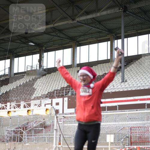 07.12.2025 - St. Pauli X-Mass-Run No. 15 Patografie http://msf.ph/oto/9367697 07.12.2025 10:59:57 Ziel 529, 1482, 1558, 1702, 3586 meine-sportfotos.de