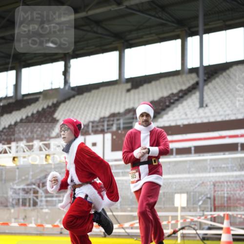 07.12.2025 - St. Pauli X-Mass-Run No. 15 Patografie http://msf.ph/oto/9367710 07.12.2025 11:00:16 Ziel 225, 435, 440, 985, 988, 3586, 4793 meine-sportfotos.de