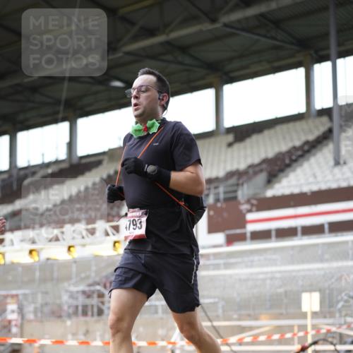 07.12.2025 - St. Pauli X-Mass-Run No. 15 Patografie http://msf.ph/oto/9367713 07.12.2025 11:00:18 Ziel 225, 435, 440, 611, 985, 988, 3952, 4478, 4793 meine-sportfotos.de