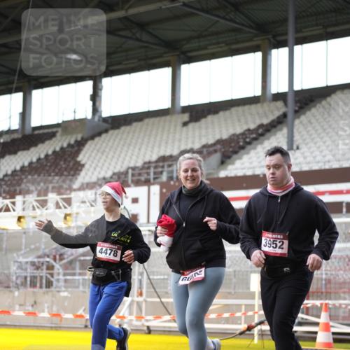 07.12.2025 - St. Pauli X-Mass-Run No. 15 Patografie http://msf.ph/oto/9367720 07.12.2025 11:00:24 Ziel 225, 435, 440, 611, 985, 988, 1721, 3952, 4478, 4793 meine-sportfotos.de