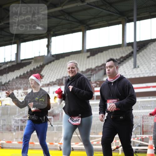 07.12.2025 - St. Pauli X-Mass-Run No. 15 Patografie http://msf.ph/oto/9367722 07.12.2025 11:00:24 Ziel 225, 435, 440, 611, 985, 988, 1721, 3952, 4478, 4793 meine-sportfotos.de