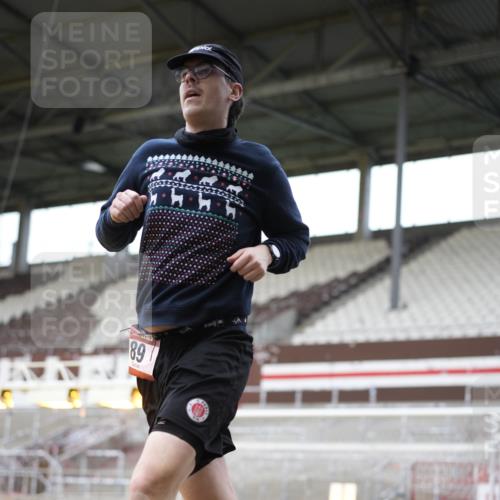 07.12.2025 - St. Pauli X-Mass-Run No. 15 Patografie http://msf.ph/oto/9367747 07.12.2025 11:01:04 Ziel 89, 557, 1065, 1068, 1705 meine-sportfotos.de