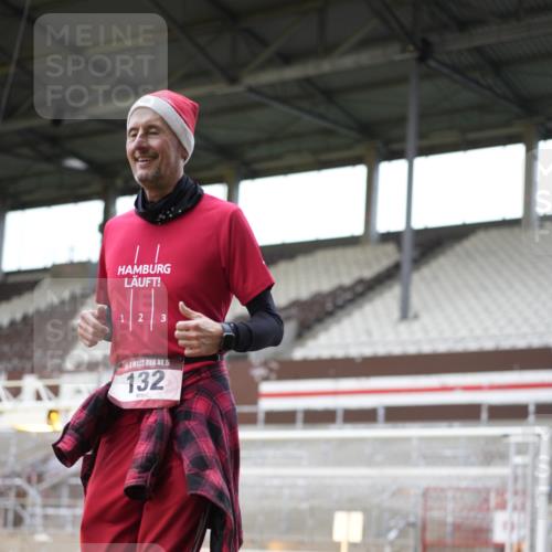 07.12.2025 - St. Pauli X-Mass-Run No. 15 Patografie http://msf.ph/oto/9367755 07.12.2025 11:01:13 Ziel 89, 132, 139, 557, 1705 meine-sportfotos.de