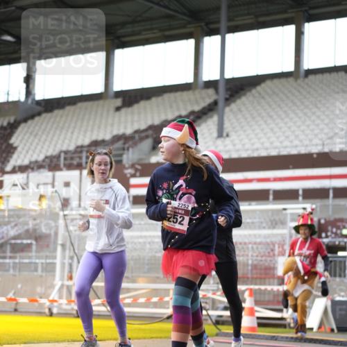 07.12.2025 - St. Pauli X-Mass-Run No. 15 Patografie http://msf.ph/oto/9367762 07.12.2025 11:01:19 Ziel 132, 139, 557, 766, 770, 771, 1300, 1367, 1615, 2251, 2252 meine-sportfotos.de
