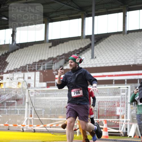 07.12.2025 - St. Pauli X-Mass-Run No. 15 Patografie http://msf.ph/oto/9367763 07.12.2025 11:01:21 Ziel 132, 139, 557, 766, 770, 771, 1300, 1367, 1615, 2251, 2252 meine-sportfotos.de