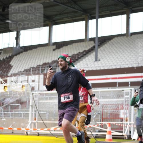 07.12.2025 - St. Pauli X-Mass-Run No. 15 Patografie http://msf.ph/oto/9367764 07.12.2025 11:01:21 Ziel 132, 139, 557, 766, 770, 771, 1300, 1367, 1615, 2251, 2252 meine-sportfotos.de